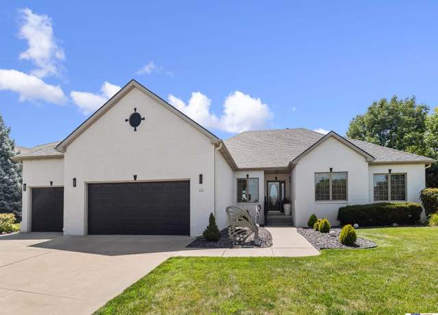 Property at 9360 Whispering Wind Rd, Lincoln, NE 68512, 4 beds, 3 baths