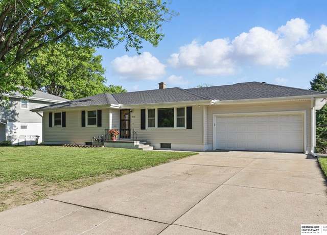 Property at 4314 Oak St, Omaha, NE 68105, 3 beds, 2 baths
