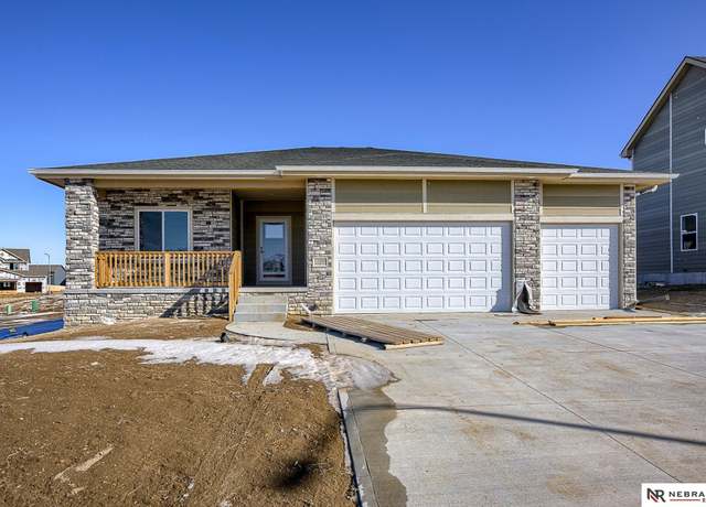 Property at 11707 S 119th St, Papillion, NE 68046, 5 beds, 3 baths