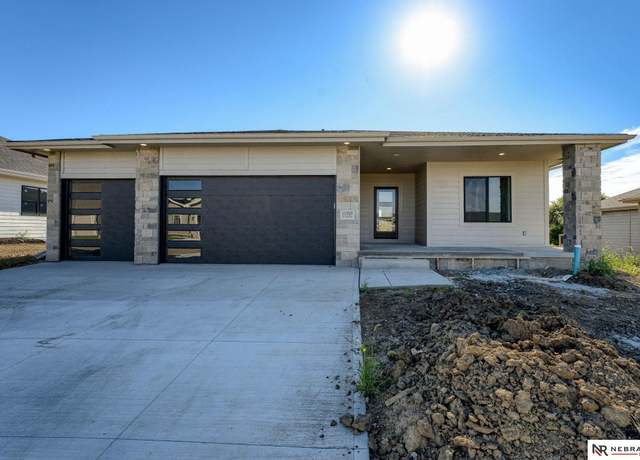 Property at 11707 S 119th St, Papillion, NE 68046, 5 beds, 3 baths