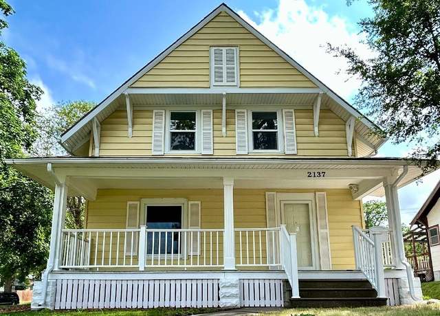 Property at 2137 E St, Lincoln, NE 68510, 3 beds, 3 baths