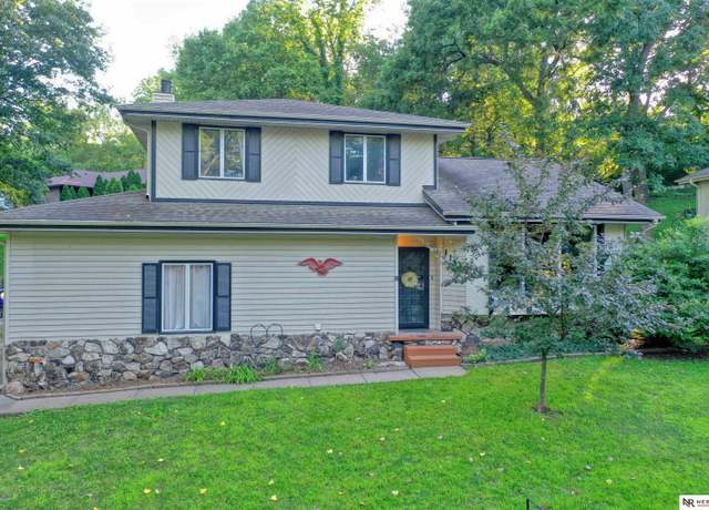 Property at 1114 Elizabeth Dr, Plattsmouth, NE 68048, 3 beds, 3.5 baths