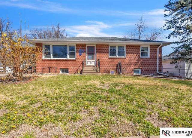 Property at 5700 Vine St, Lincoln, NE 68505, 3 beds, 2 baths