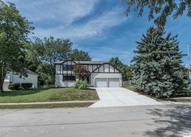 Property at 652 S 212 St, Omaha, NE 68022, 4 beds, 2.5 baths