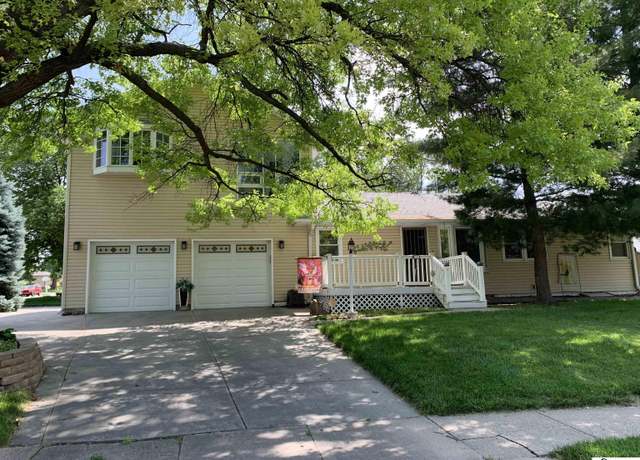 Property at 6301 Knox St, Lincoln, NE 68507, 3 beds, 3 baths