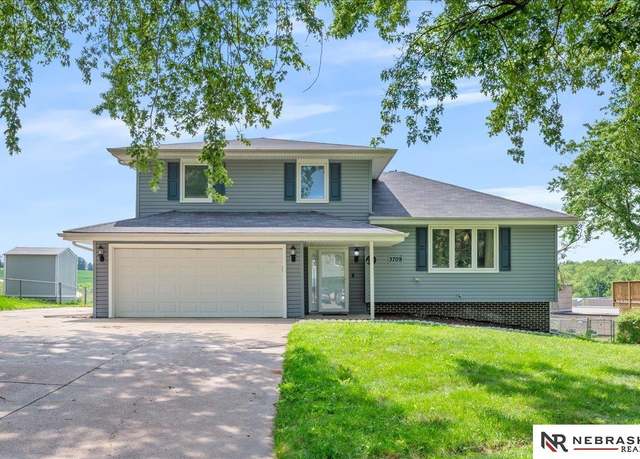 Property at 3709 Coffey Ave, Bellevue, NE 68123, 3 beds, 2.5 baths