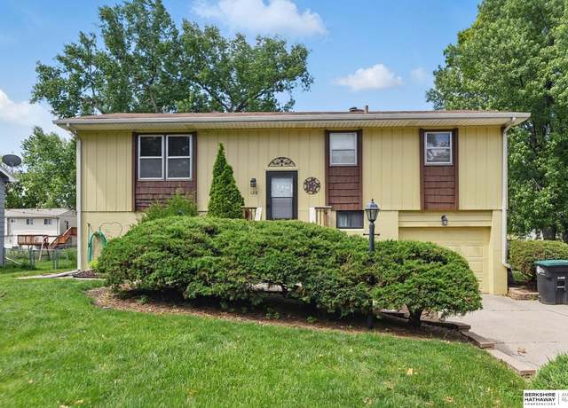 Property at 128 S 110th St, Omaha, NE 68154, 3 beds, 1.5 baths