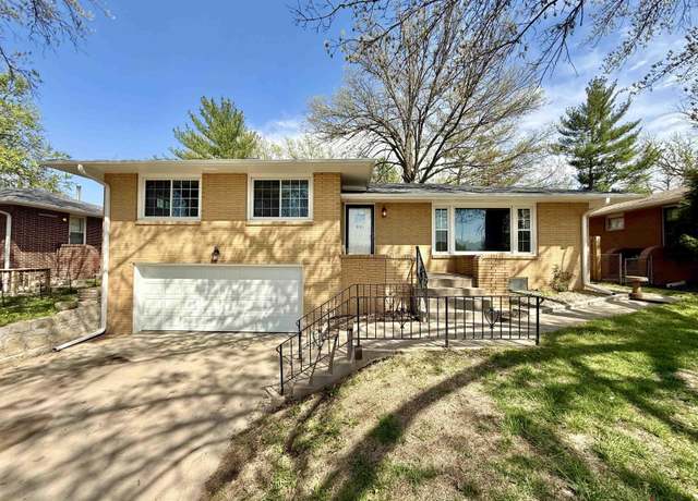 Property at 830 S 70th St, Lincoln, NE 68510, 3 beds, 2 baths