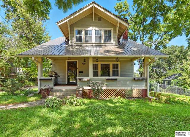 Property at 4928 Bedford Ave, Omaha, NE 68104, 4 beds, 2.5 baths