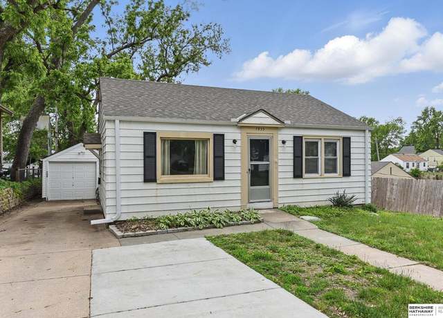 Property at 7933 Oakwood St, Ralston, NE 68127, 2 beds, 1 bath