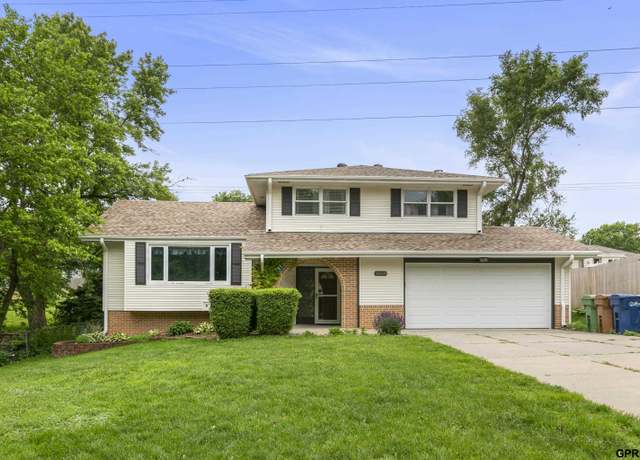 Property at 9009 Lee Cir, Bellevue, NE 68147, 3 beds, 2.5 baths