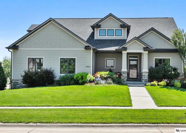 Property at 9600 Del Rio Dr, Lincoln, NE 68516, 5 beds, 4 baths
