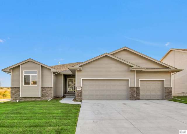 Property at 4305 Barksdale Dr, Bellevue, NE 68123, 3 beds, 2.5 baths