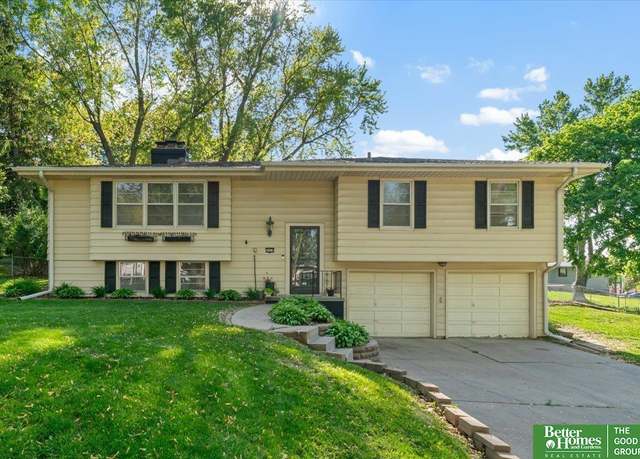 Property at 2918 S 112th St, Omaha, NE 68144, 3 beds, 3 baths