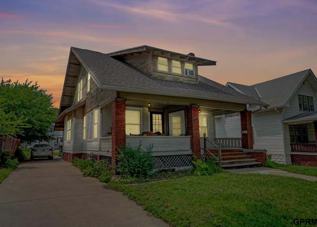 Property at 1725 S 23rd St, Lincoln, NE 68502, 4 beds, 2.5 baths