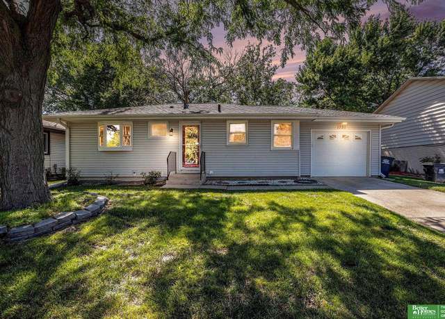 Property at 1731 SW 9th St, Lincoln, NE 68522, 2 beds, 1.5 baths