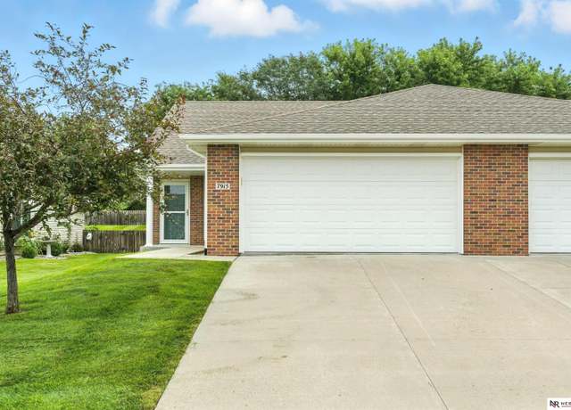 Property at 7915 S 162nd St, Omaha, NE 68136, 2 beds, 2 baths