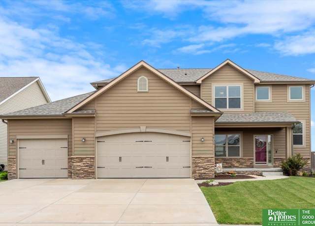 Property at 4602 Brook Cir, Papillion, NE 68133-0000, 4 beds, 2.5 baths
