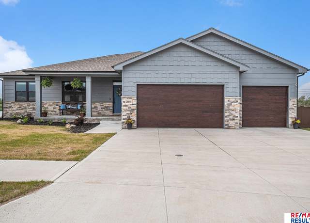 Property at 28640 Jessie Cir, Valley, NE 68064, 5 beds, 3 baths