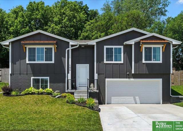 Property at 104 Maplewood Cir, Glenwood, IA 51534, 3 beds, 3 baths