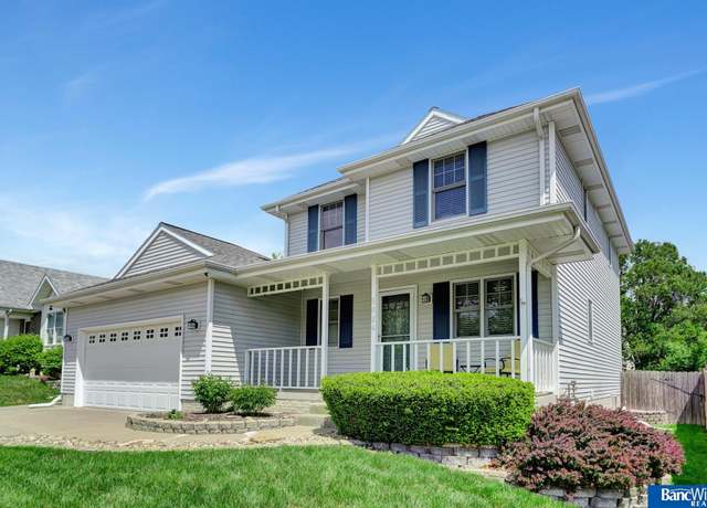 Property at 5024 NW 10th St, Lincoln, NE 68521, 4 beds, 4 baths