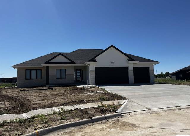 Property at 1007 Bluejay Cir, Ashland, NE 68003, 4 beds, 3 baths