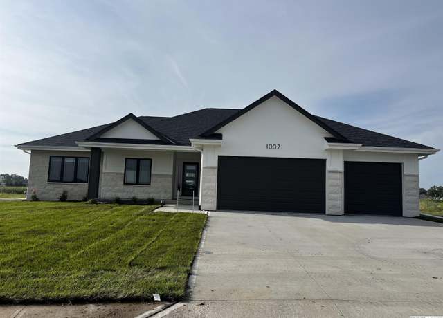 Property at 1007 Bluejay Cir, Ashland, NE 68003, 4 beds, 3 baths