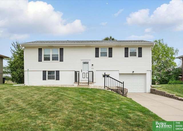 Property at 205 S 110th St, Omaha, NE 68154, 3 beds, 1 bath