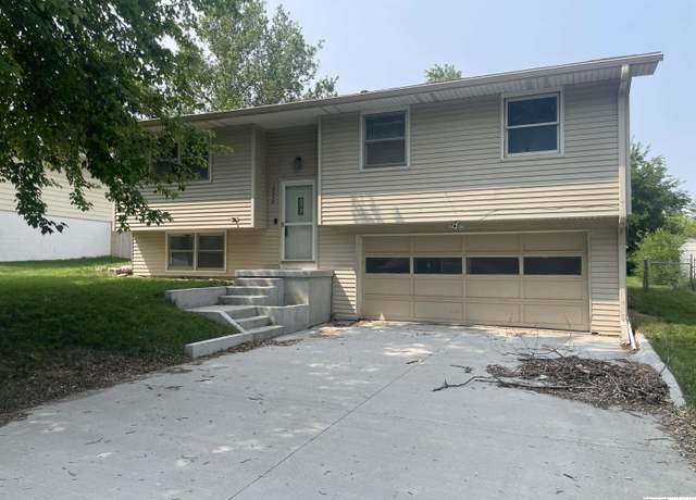 Property at 10436 M St, Omaha, NE 68127, 3 beds, 2 baths