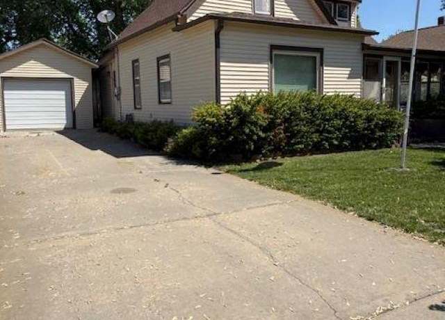 Property at 1016 N St, Tekamah, NE 68061, 3 beds, 2 baths