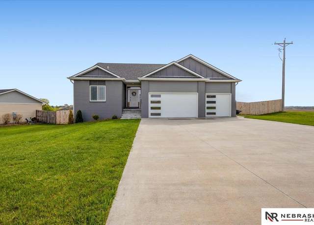 Property at 708 Sunset Blvd, Palmyra, NE 68418, 4 beds, 3 baths