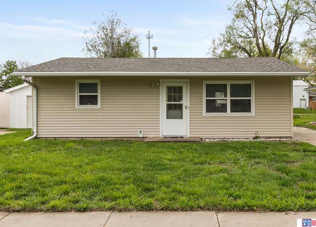 Property at 6919 Logan Ave, Lincoln, NE 68507, 2 beds, 1 bath