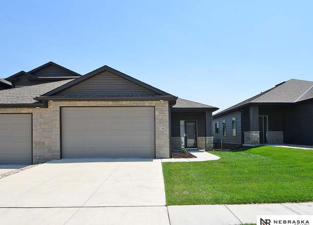 Property at 248 Half Moon Dr, Lincoln, NE 68527, 3 beds, 3 baths
