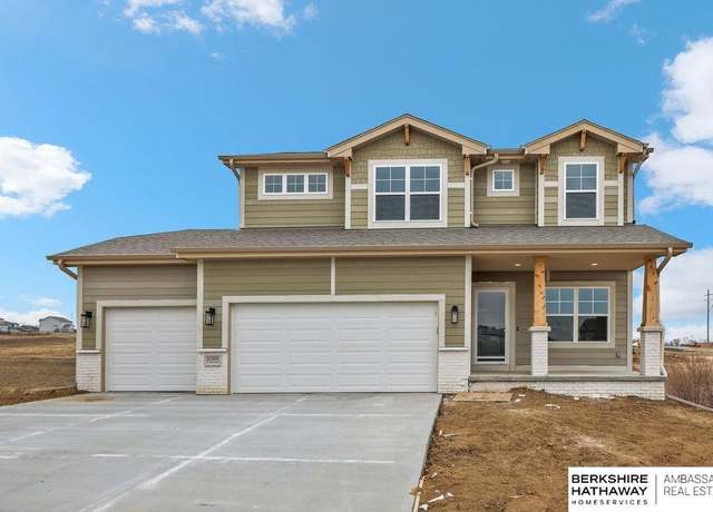 Property at 10304 S 110th Ave, Papillion, NE 68046, 5 beds, 4 baths