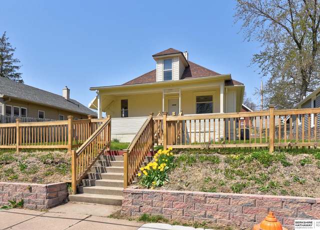 Property at 1404 O St, Omaha, NE 68107, 4 beds, 2.5 baths