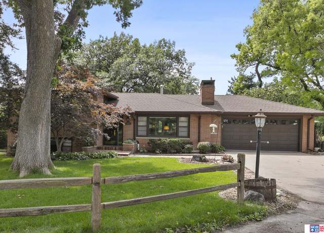 Property at 925 S 51st St, Lincoln, NE 68510, 4 beds, 2 baths