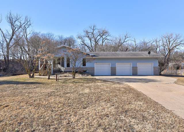 Property at 6610 S 245th St, Omaha, NE 68022, 5 beds, 1.5 baths