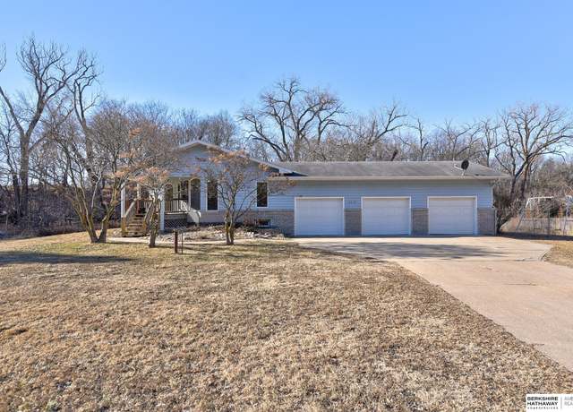 Property at 6610 S 245th St, Omaha, NE 68022, 5 beds, 1.5 baths