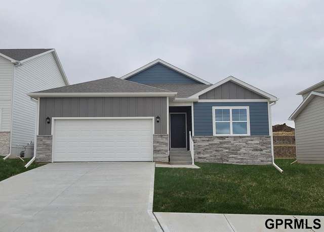 Property at 16406 Davidson St, Bennington, NE 68007, 4 beds, 3 baths