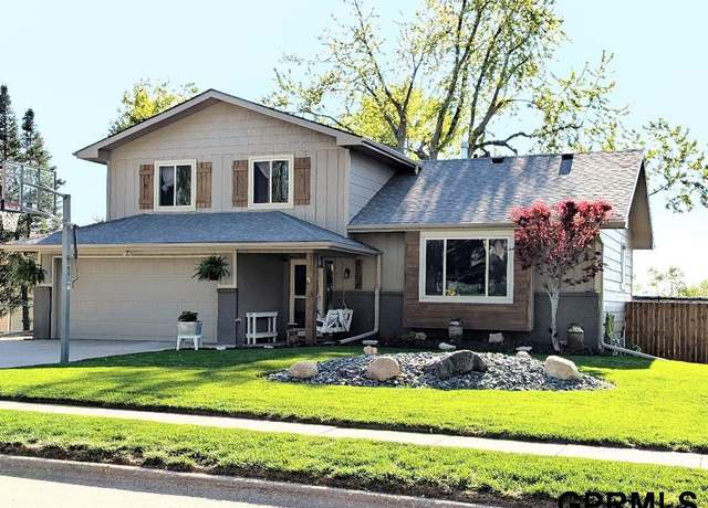 Property at 1504 Willow Ave, Bellevue, NE 68005, 3 beds, 2.5 baths