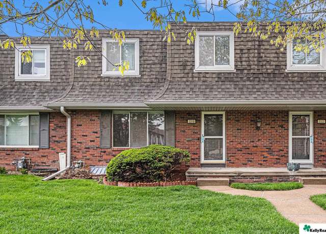 Property at 2318 Benson Gardens Blvd, Omaha, NE 68134, 3 beds, 2.5 baths