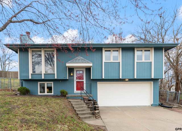 Property at 13909 Greenfield Rd, La Vista, NE 68138, 4 beds, 2 baths