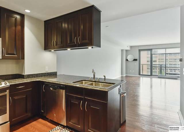 Property at 3200 Farnam Ct #3409, Omaha, NE 68131, 1 bed, 1 bath