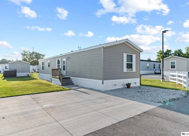 Property at 5702 N 16th St #73, Omaha, NE 68110, 3 beds, 2 baths