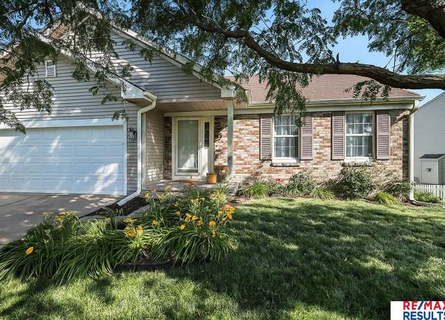 Property at 9825 Melissa St, La Vista, NE 68128, 4 beds, 3 baths