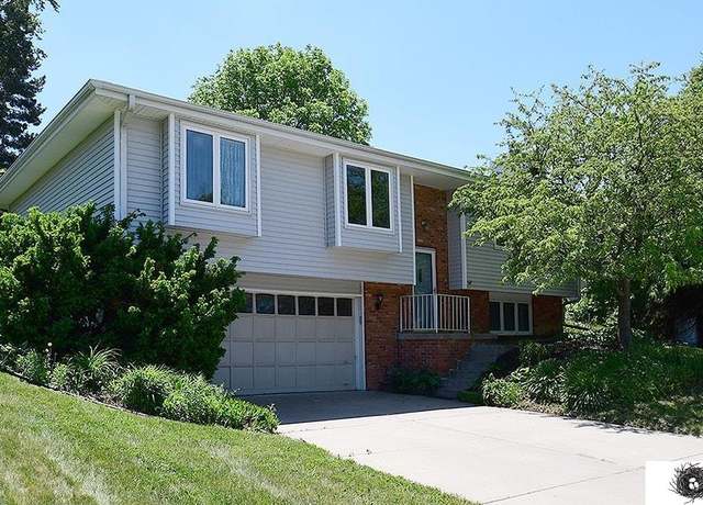 Property at 6811 Deerwood Dr, Lincoln, NE 68516, 3 beds, 3 baths