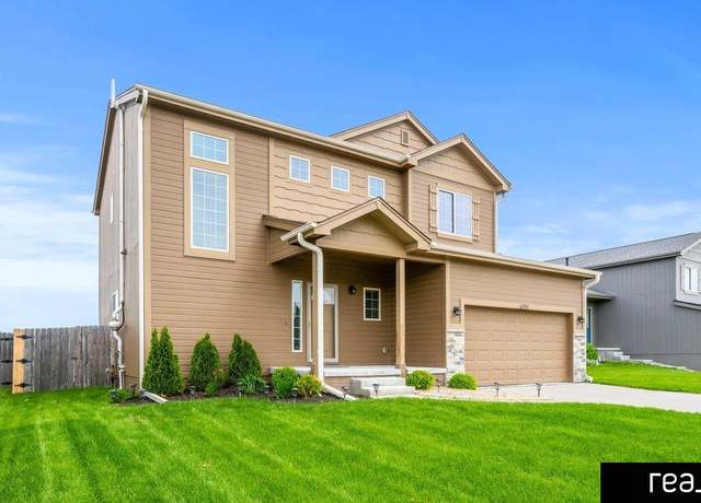 Property at 13934 Wyoming St, Omaha, NE 68142, 3 beds, 2.5 baths
