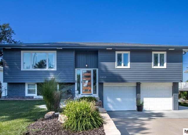 Property at 11459 Queens Dr, Omaha, NE 68164, 3 beds, 2.5 baths