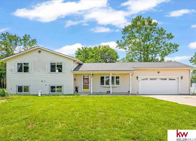 Property at 2507 Cambridge Dr, Plattsmouth, NE 68048, 3 beds, 2 baths