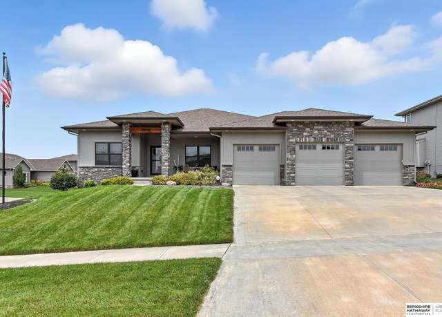 Property at 11518 Cooper St, Papillion, NE 68046, 4 beds, 3 baths